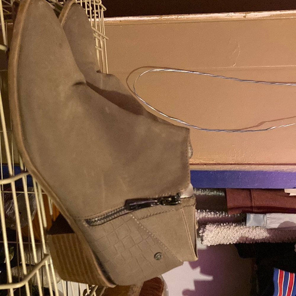 Low ankle boots, brown